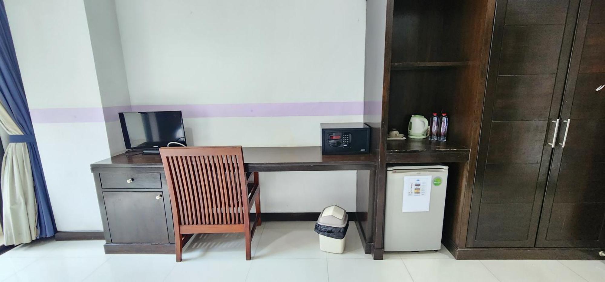 D C Patong Hotel Exterior photo