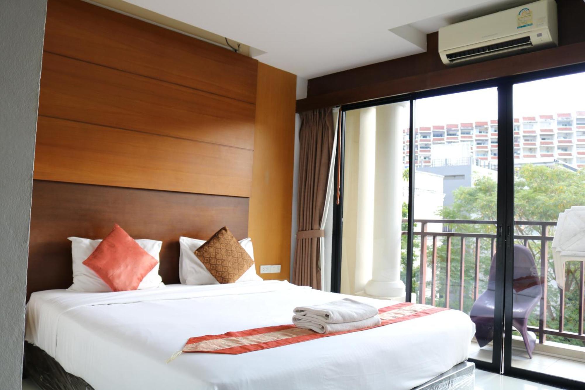 D C Patong Hotel Exterior photo
