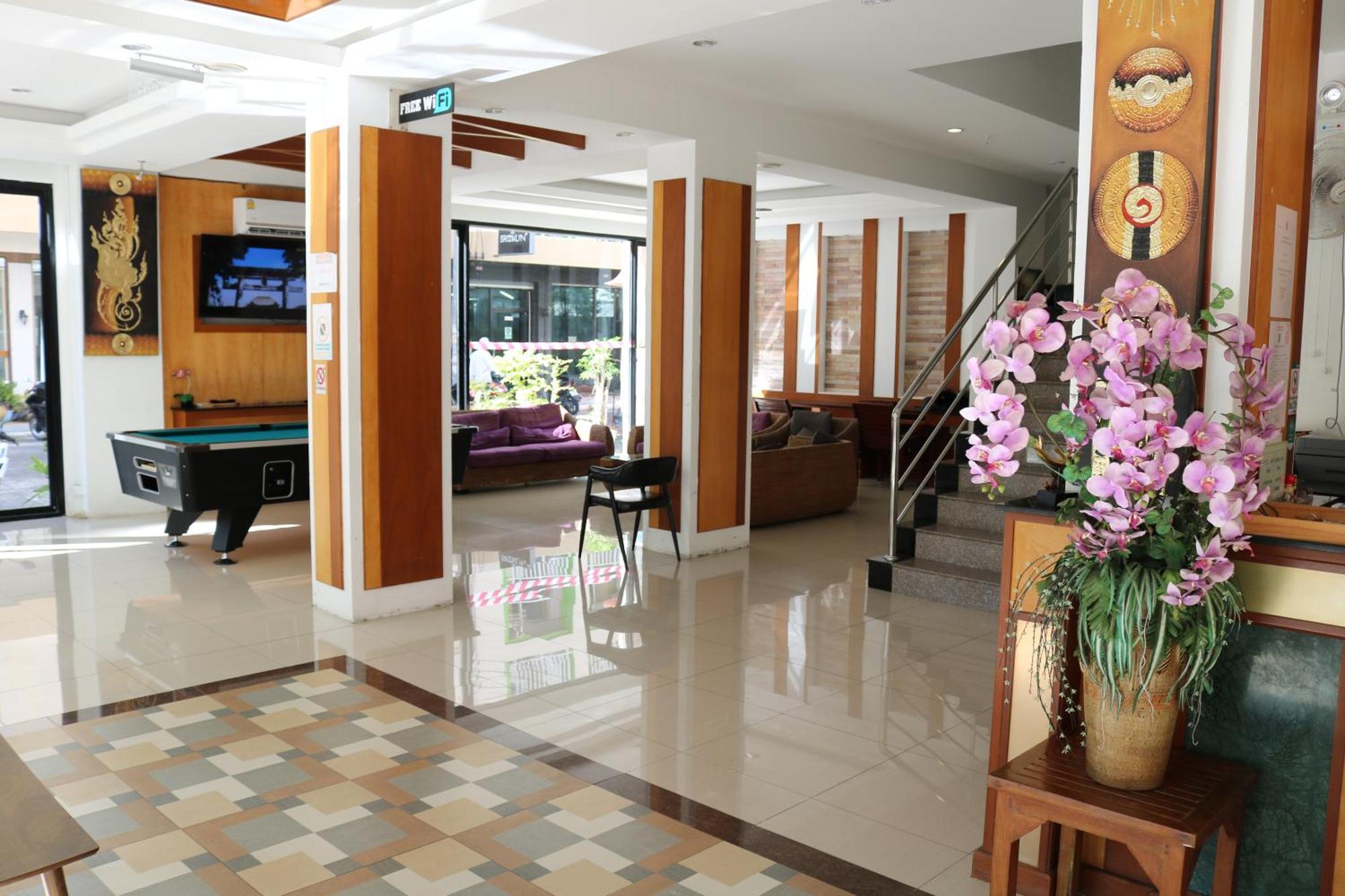 D C Patong Hotel Exterior photo